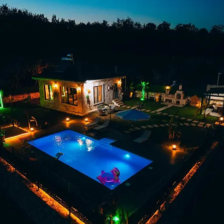 Medasuite Stone House With Detached Pool וילה