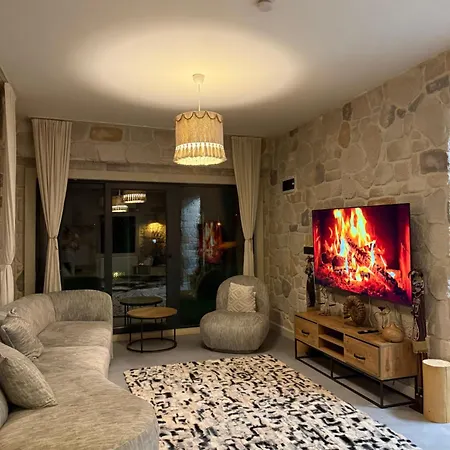 Medasuite Stone House With Detached Pool *