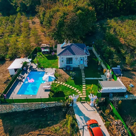 וילה Medasuite Stone House With Detached Pool