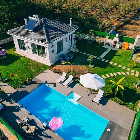 Medasuite Stone House With Detached Pool * Kandira