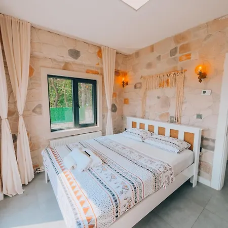 Medasuite Stone House With Detached Pool Kandira