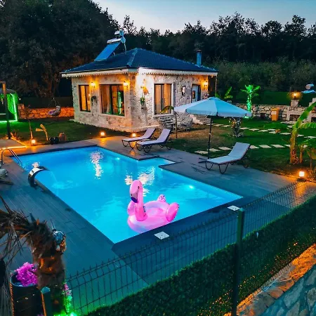 Medasuite Stone House With Detached Pool וילה *