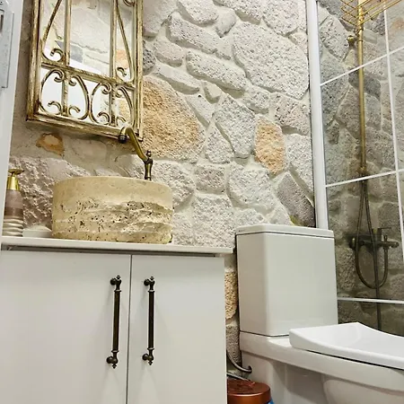 Medasuite Stone House With Detached Pool וילה