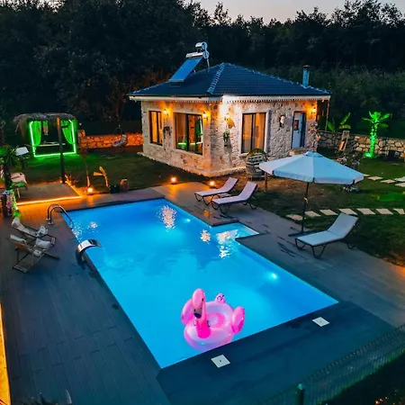 Medasuite Stone House With Detached Pool וילה Kandira