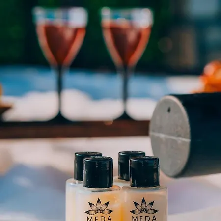 Medasuite Stone House With Detached Pool * Kandira