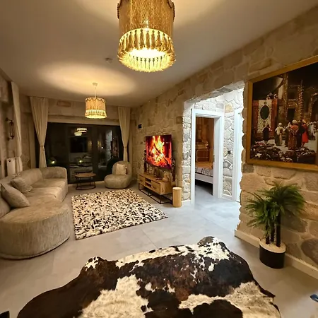 Medasuite Stone House With Detached Pool וילה *