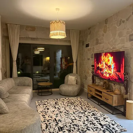 Medasuite Stone House With Detached Pool * Kandira