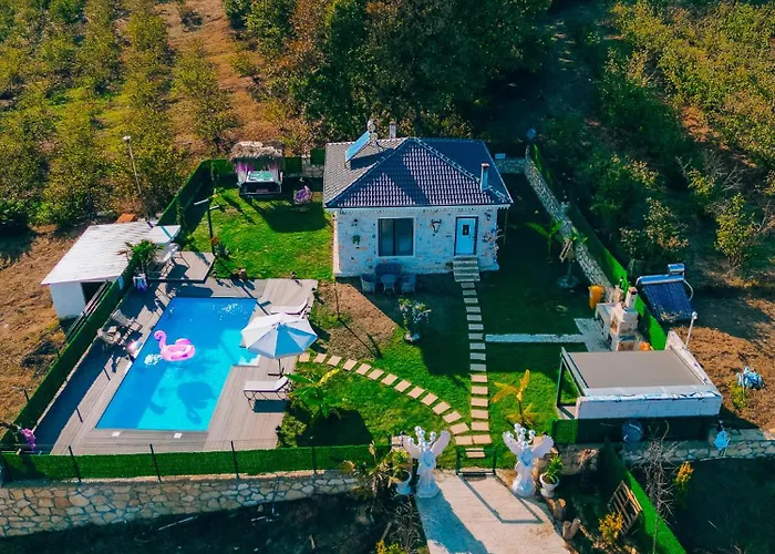 Villa Medasuite Stone House With Detached Pool