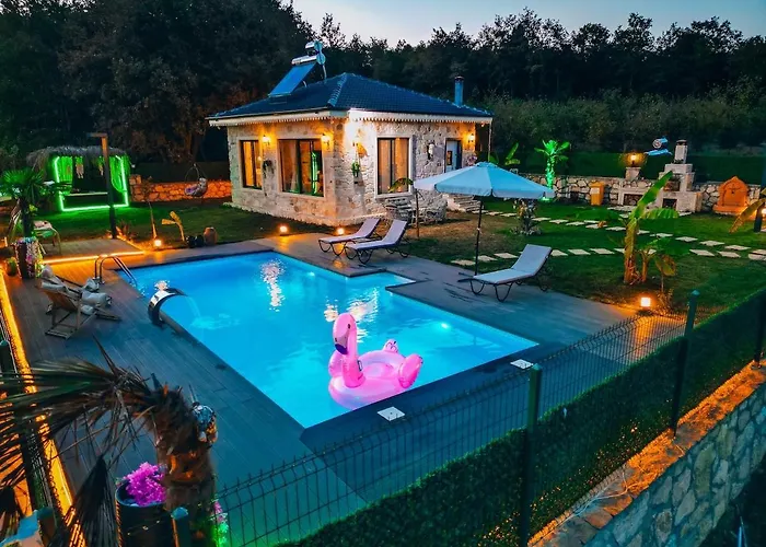Medasuite Stone House With Detached Pool Villa *