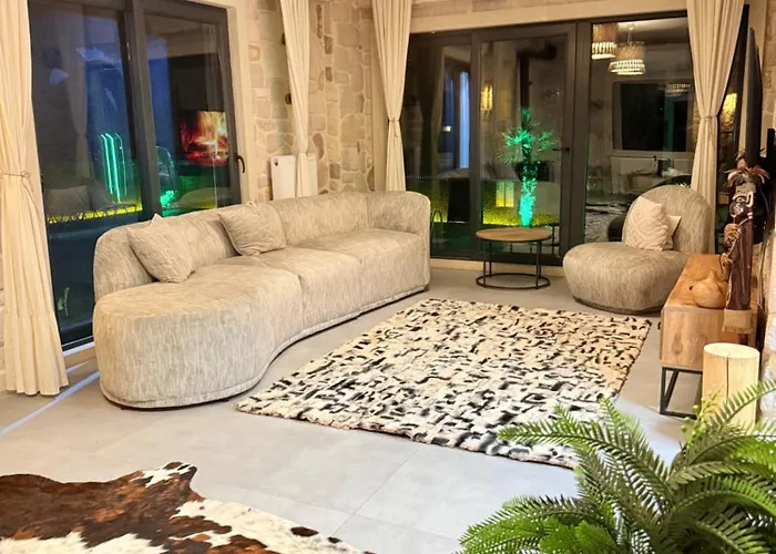 Villa Medasuite Stone House With Detached Pool